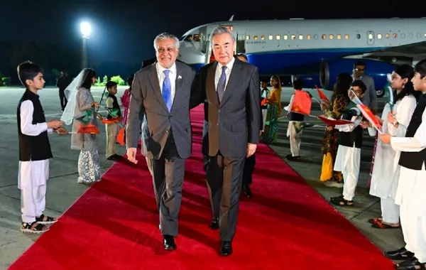 Chinese FM Wang Yi Begins Three-Day Official Visit to Pakistan