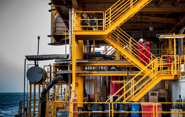 Iran's Oil Sector Prepares for Possible Return of UN Sanctions, Says Minister