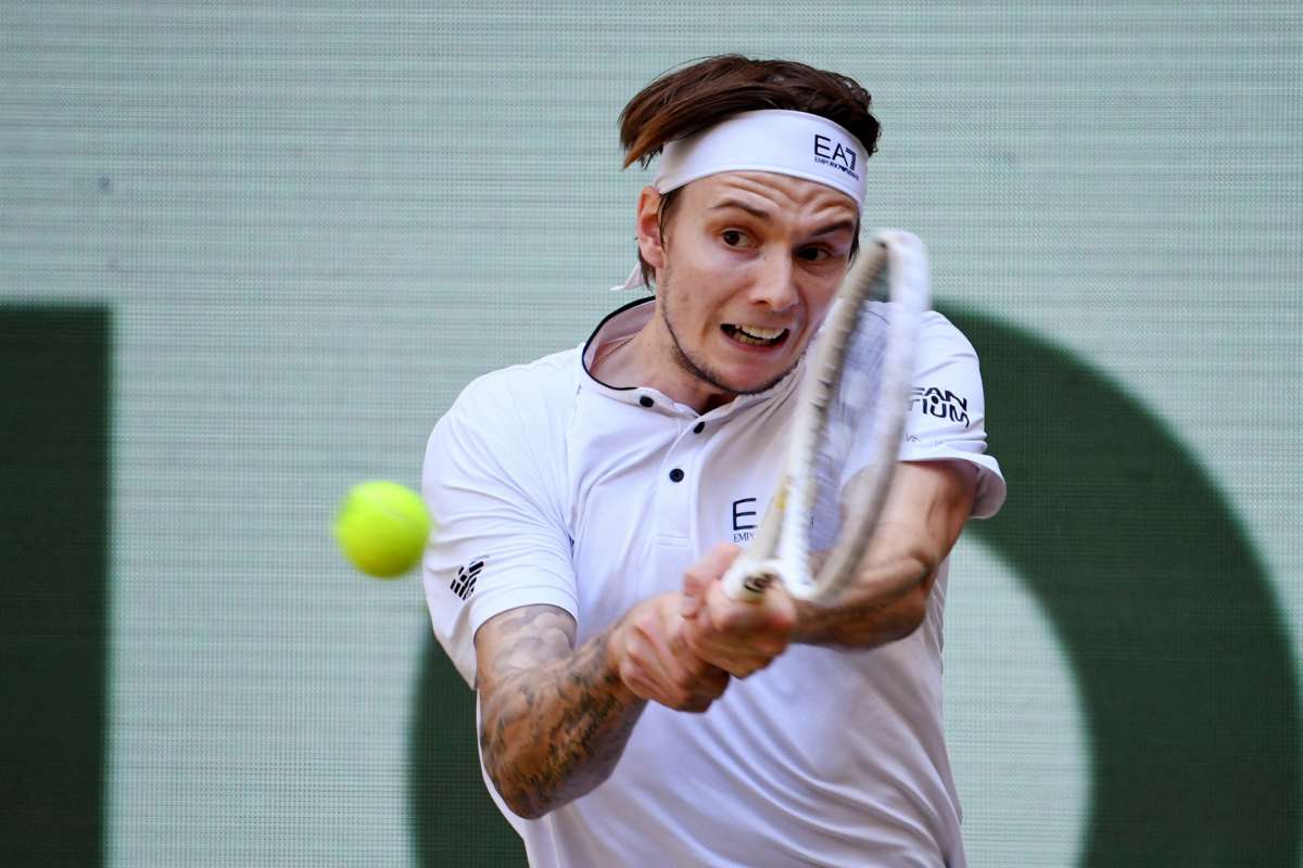 Tennis-Bublik Powers Past Rublev to Win First Grass Title in Halle