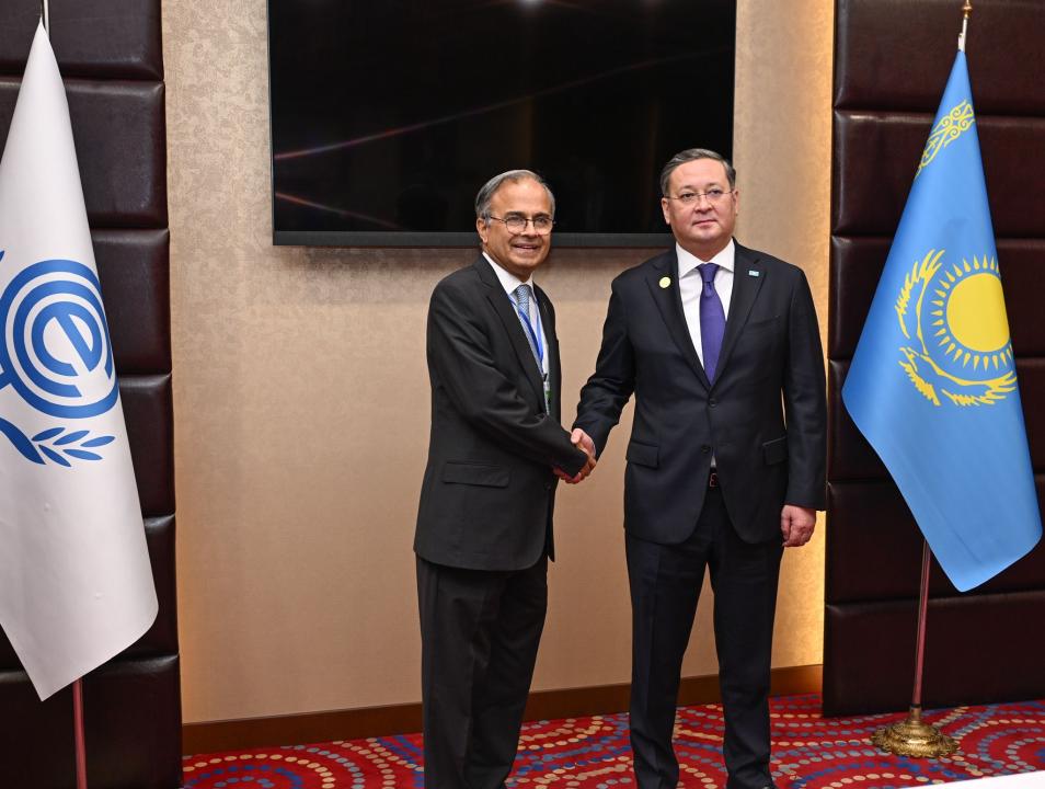 Kazakh Foreign Minister Strengthens Economic Relations with ECO Leadership