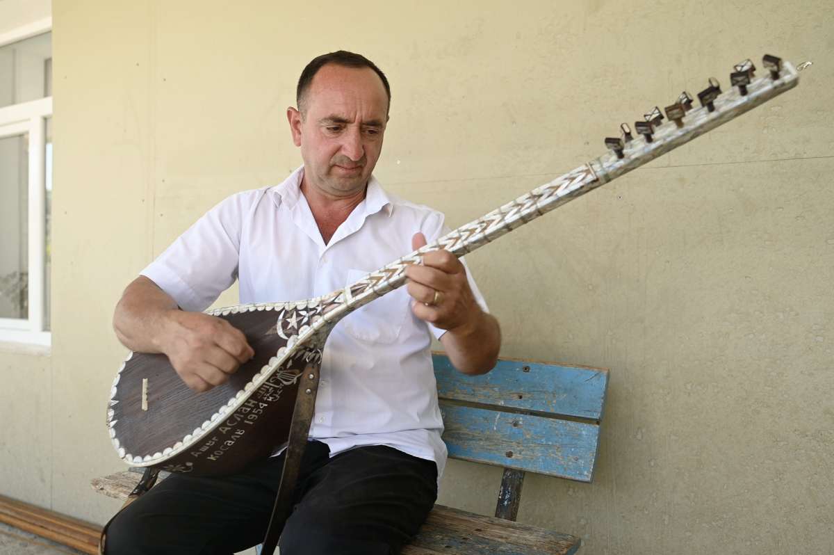 Saz – ancient stringed musical instrument of Azerbaijan, one of