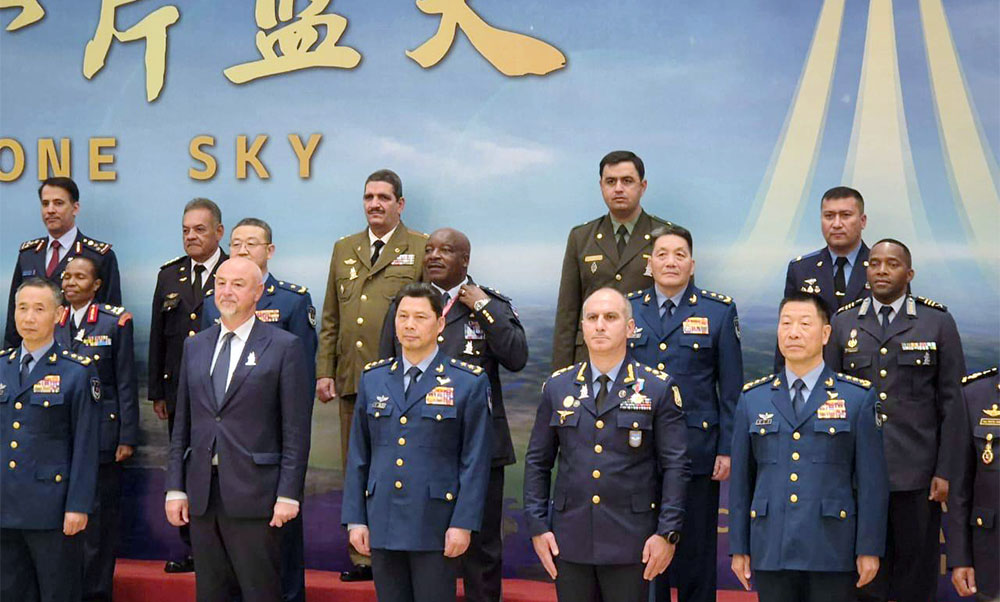 Azerbaijan Air Force Commander Attends Airshow China