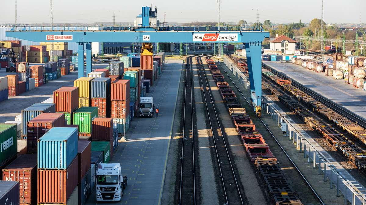 Kazakhstan, Hungary, and China Sign Deal to Build Intermodal Cargo Terminal in Budapest